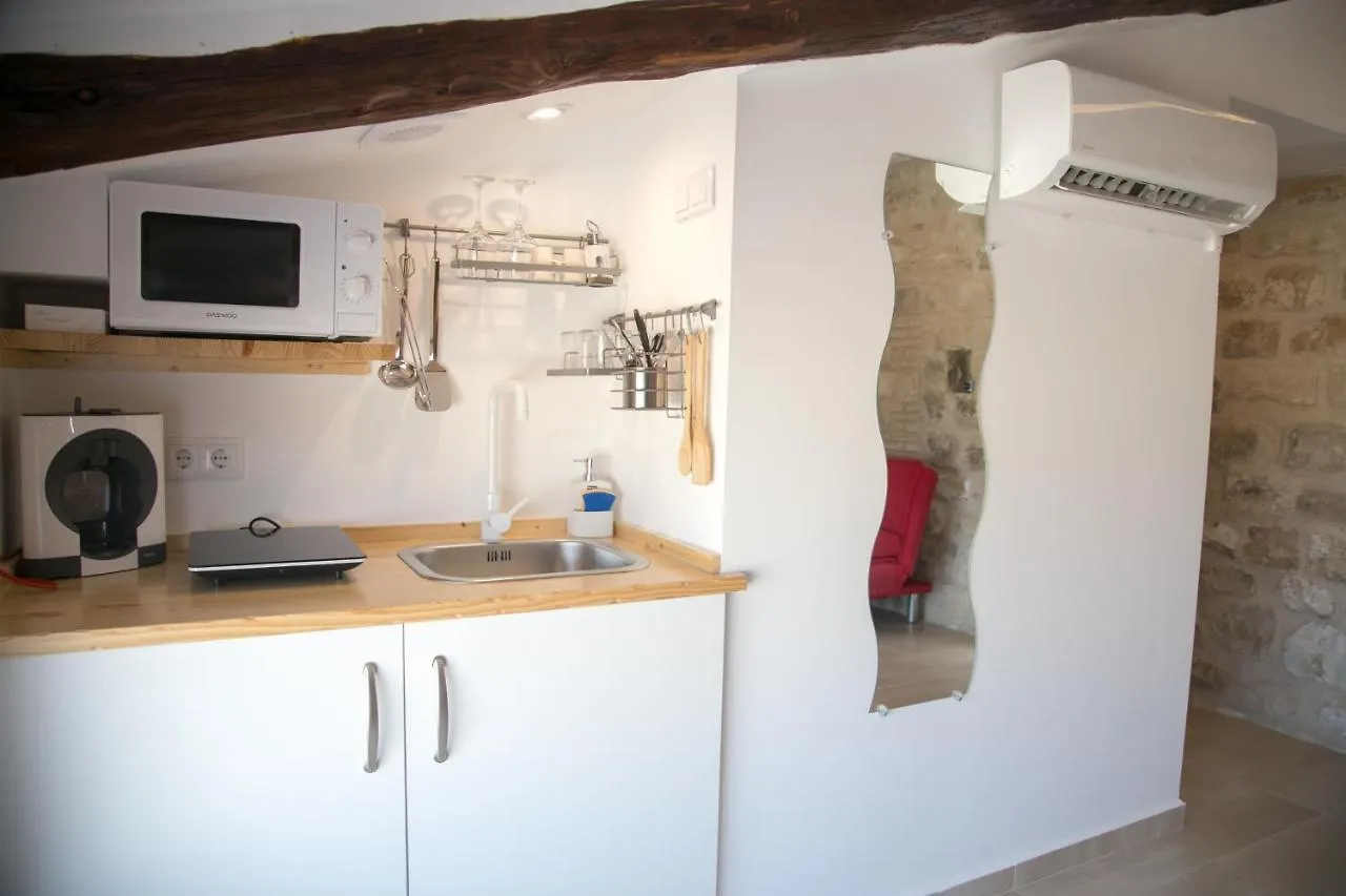 Apartamentos Turisticos La Casa Vieja Sabiote 0*,